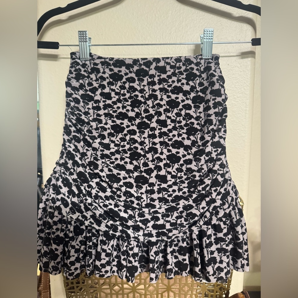 Norma Kamali Black and grey Patterned ruffled mini Skirt EUC